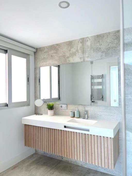 Moderno Y Completo Apartamento Frente Al Mar Malaga Ngoại thất bức ảnh